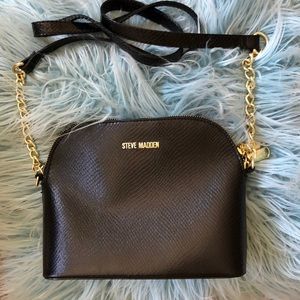 Cross-shoulder Steve Madden black purse.